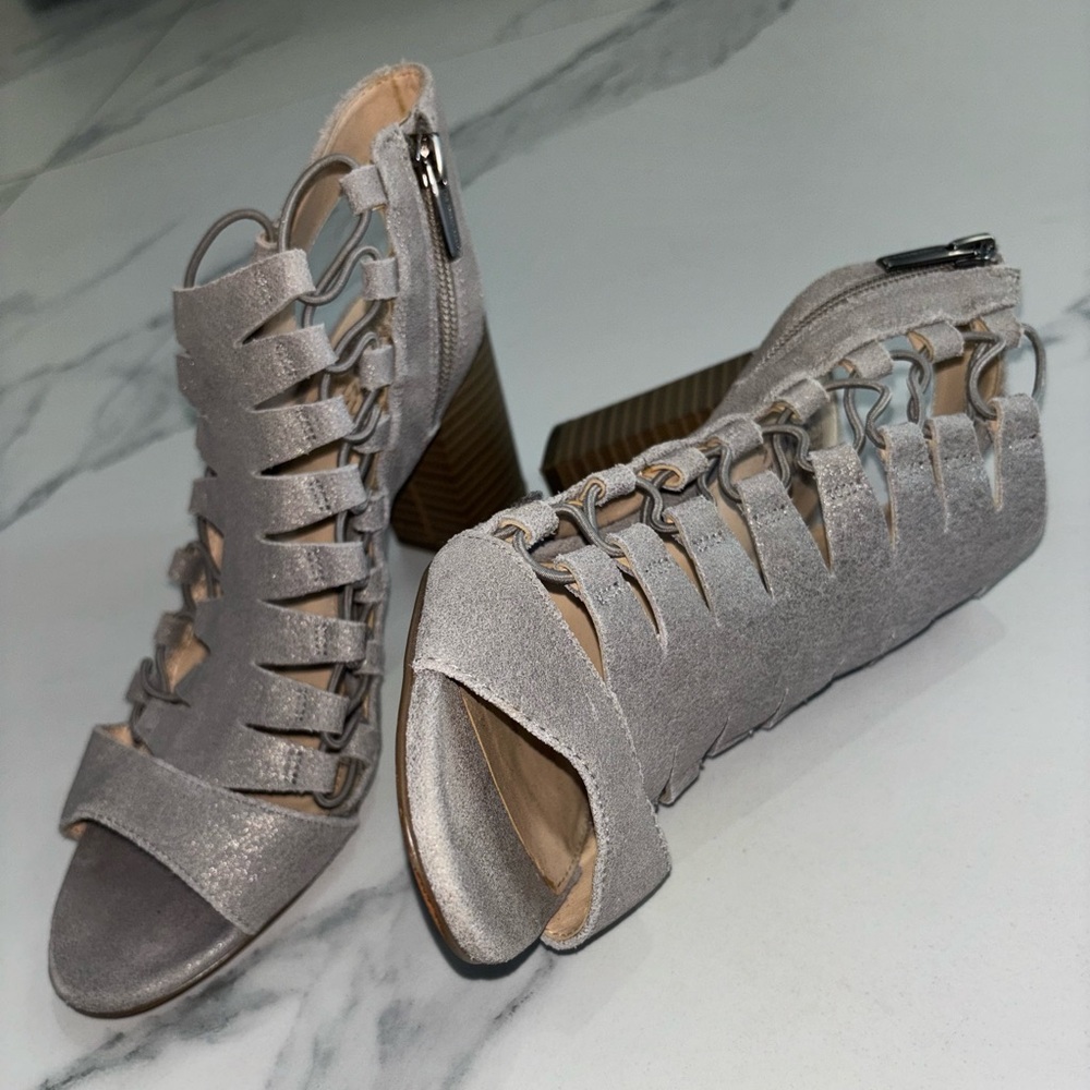 VINCE CAMUTO | Silver/Gray Sandal Wedges